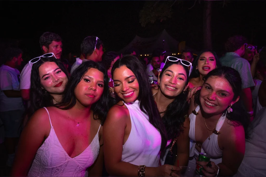 portfolio landscape all white hookah the hive lounge osocity 2 | VBGP Photos